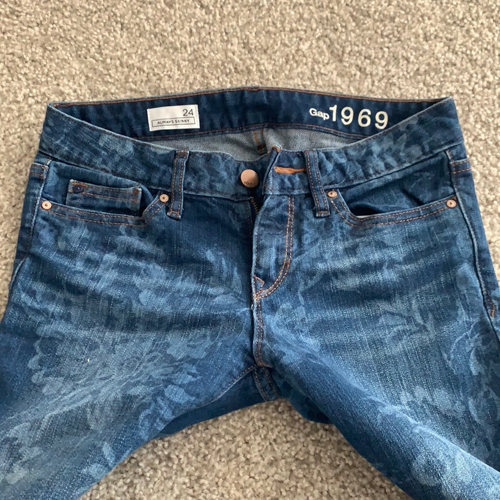 Gap size 24 skinny floral jeans